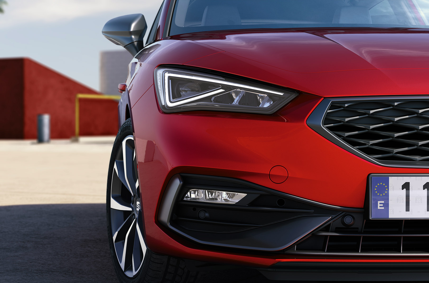 seat leon de couleur desire red avec phares led matriciels dynamiques